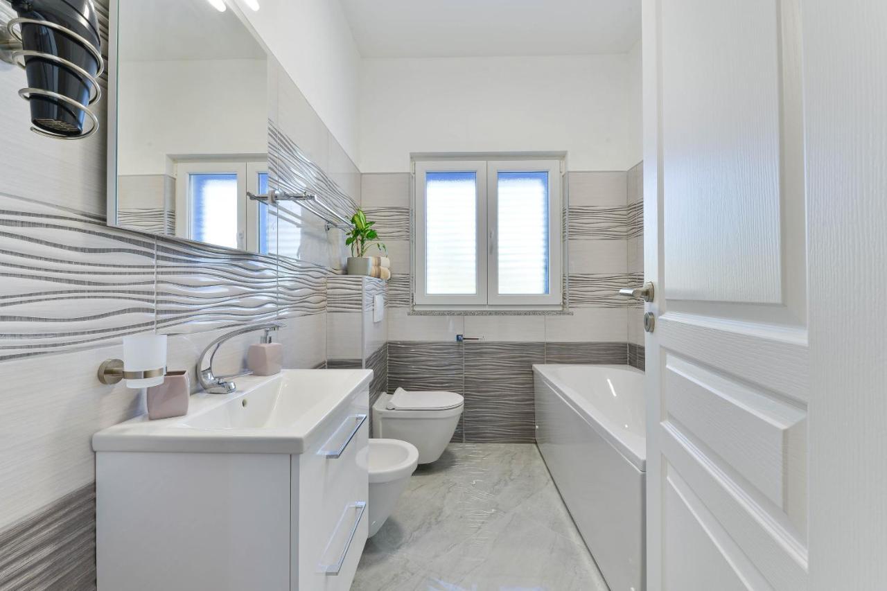 Family Friendly Apartments With A Swimming Pool Zadar - 18098 Luaran gambar